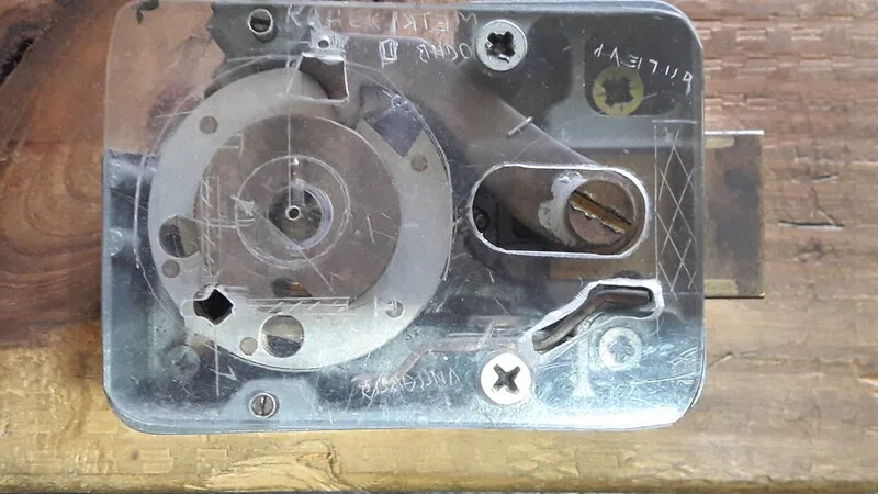 Замок Abloy — дисковый ротор и евроцилиндр, открыт — Омкей