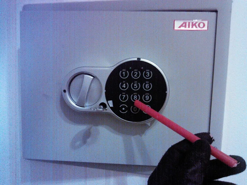 Вскрытие электронного сейфа AIKO — Омкей